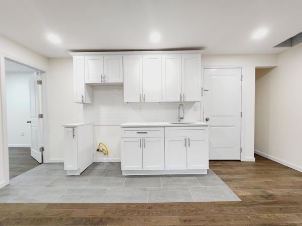 83 Oak St FLOOR 3