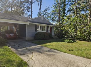 16 Ark Pl, Huntington Station, NY 11746