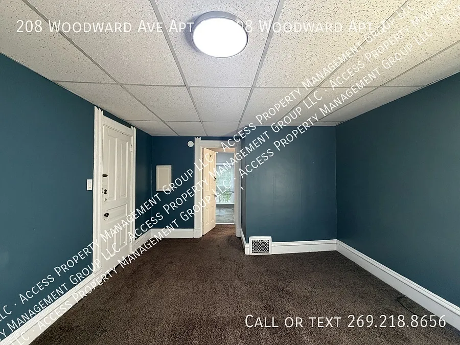 Large 4 bed 2 bath townhome on Woodward Ave! — Photo 2