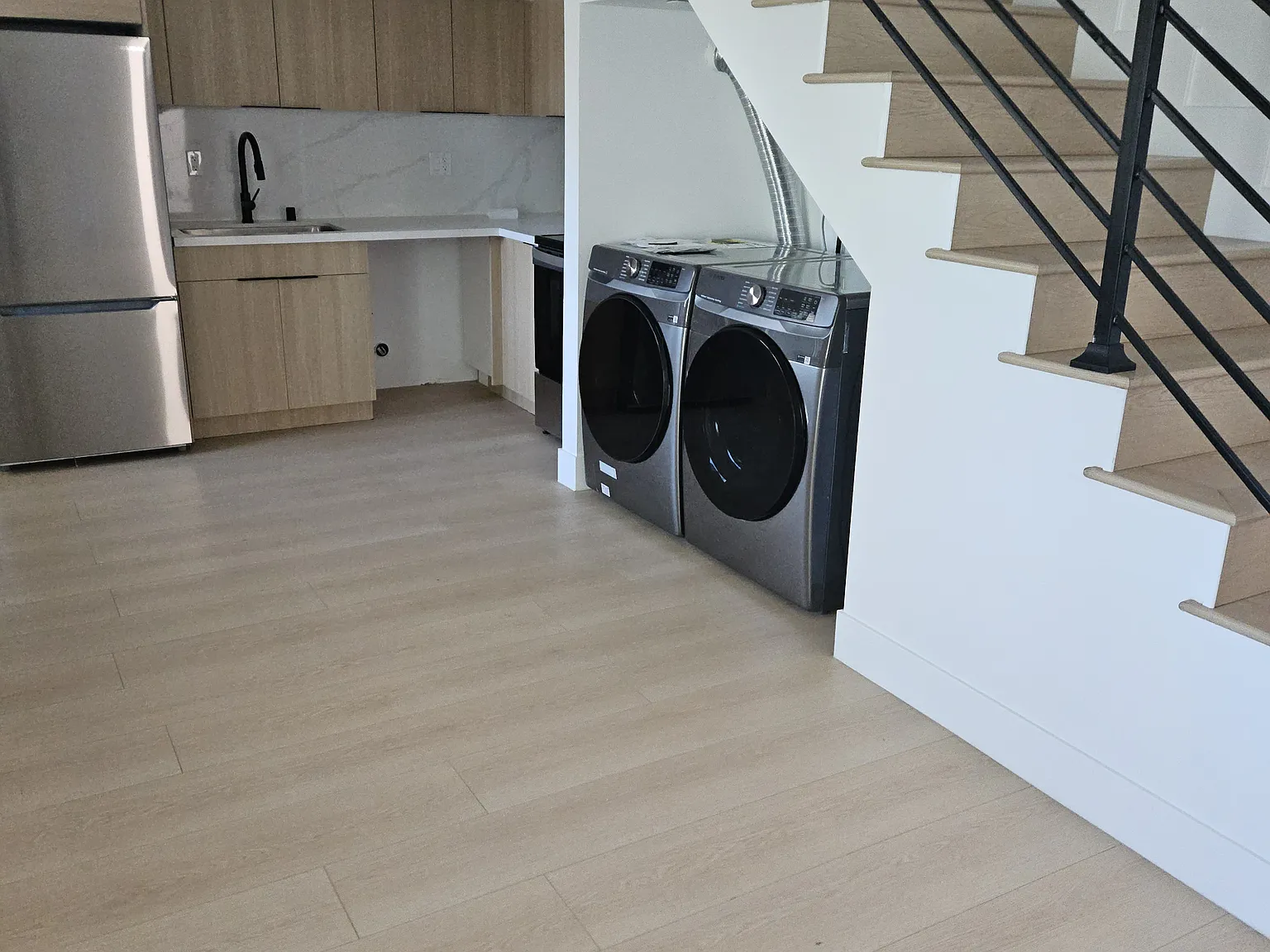 4 bed, 1100 sqft, $3,799 — Photo 3