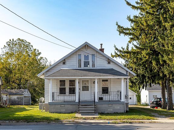 3rd image of 945 N Main St