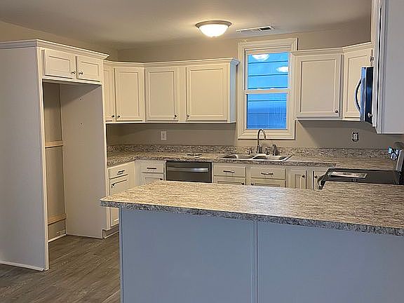 3rd image of 813 E Court Ave