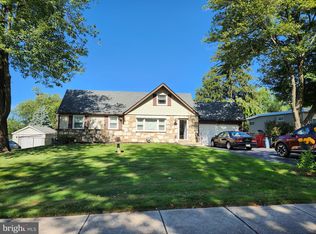 384 Hardman Ln, Warminster, PA 18974