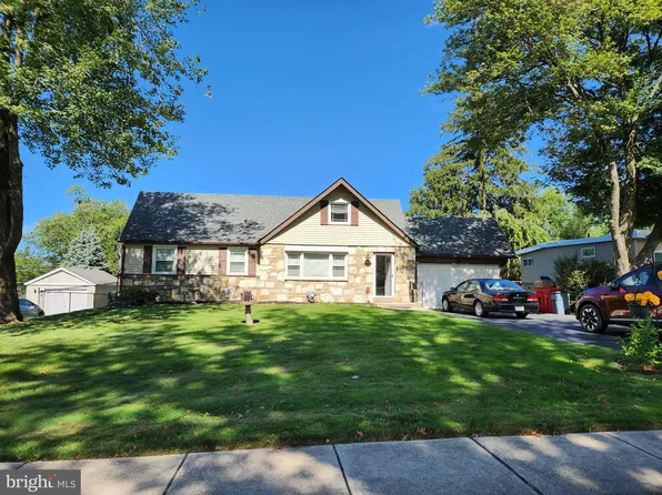 384 Hardman Ln, Warminster, PA 18974