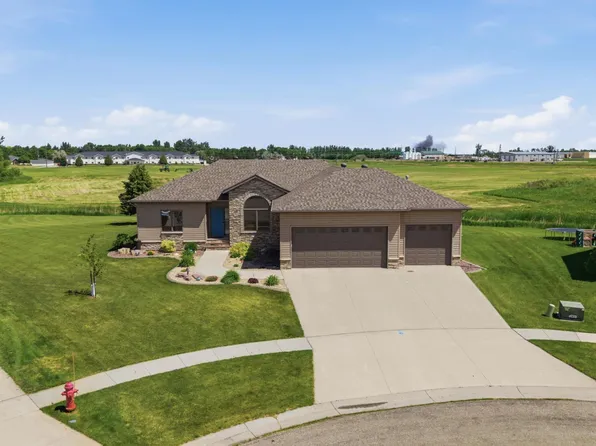 501 Willow Bend Cir, Casselton, ND 58012
