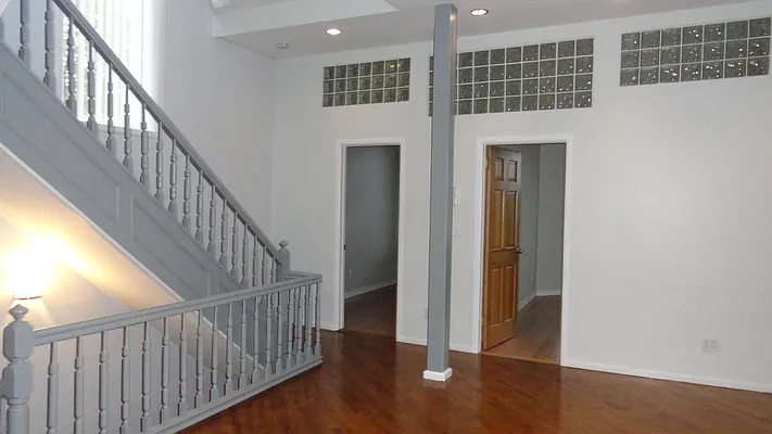 Rented by Halvatzis Realty | media 6