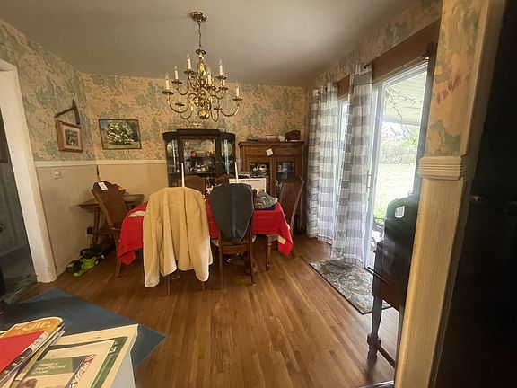 4th image of 544 Westgate Ct