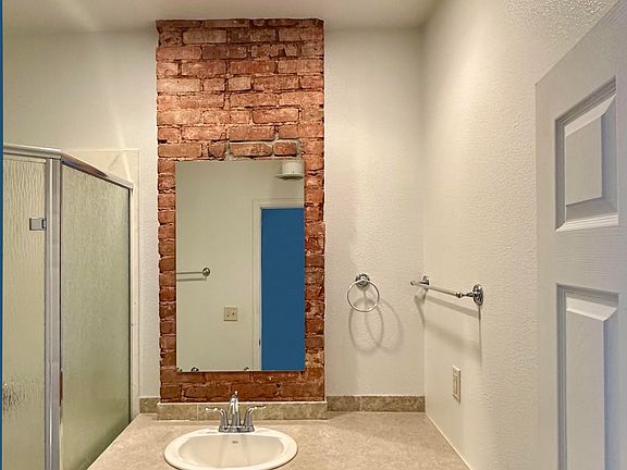 Beautiful bathroom. What a great way to wake up.