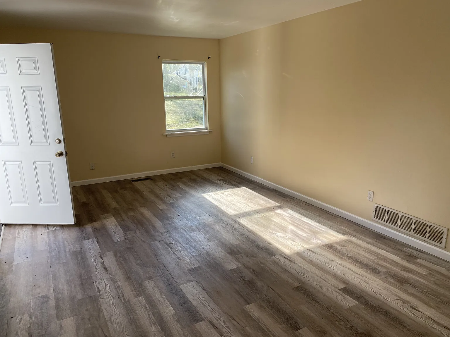 21 Georgian Drive - 21A — Photo 2