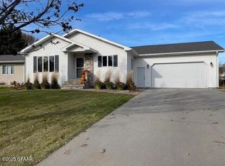 410 20th St NW, East Grand Forks, MN 56721