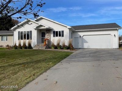 410 20th St NW, East Grand Forks, MN, 56721