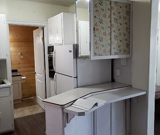 3rd image of 1382 109th St