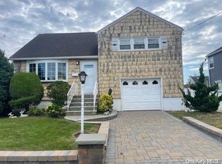 97 Martha St, Freeport, NY 11520