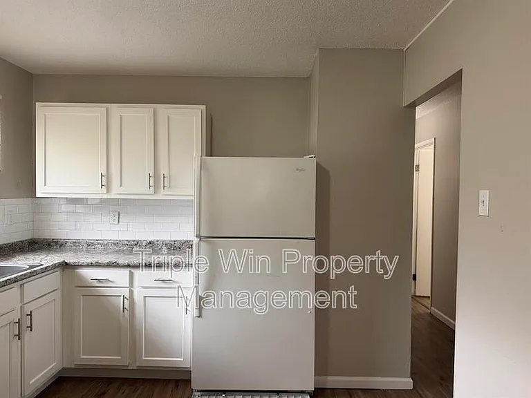 2372 Rockymont Dr — Photo 18