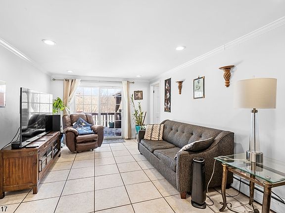 5th image of 406 Kinderkamack Rd