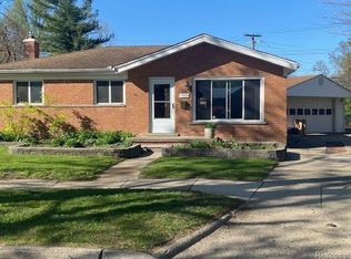 339 Royal Park Ln, Madison Heights, MI