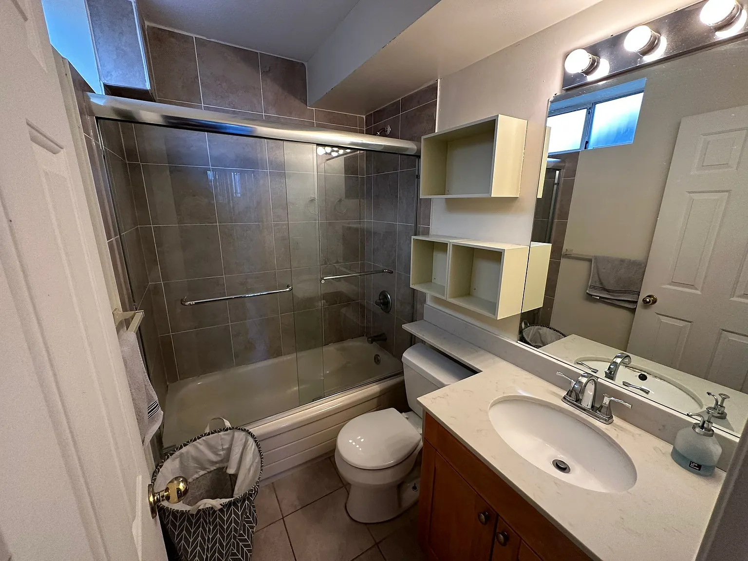 2 bed, 800 sqft, $1,800 — Photo 3