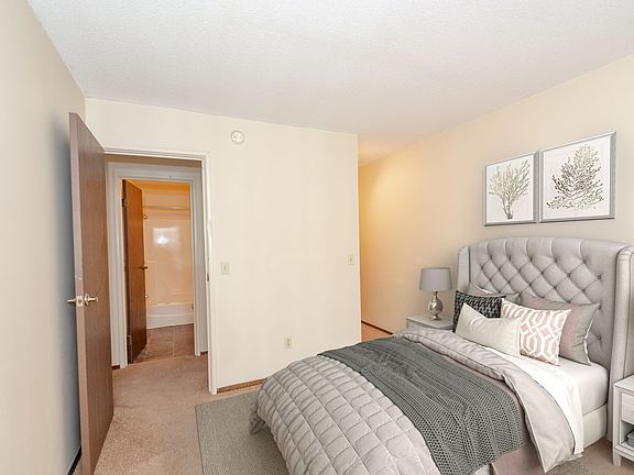 4th image of 421 Van Buren Ave N #700-217