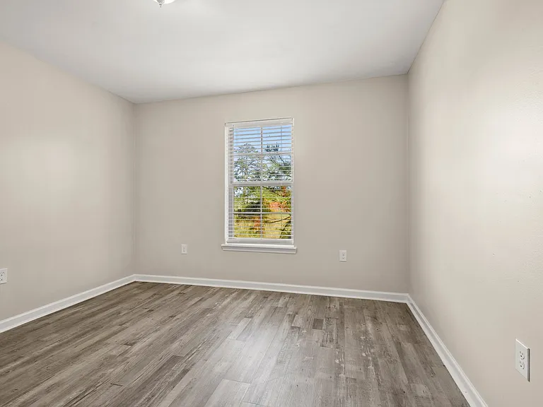 10799 Florida Blvd — Photo 6
