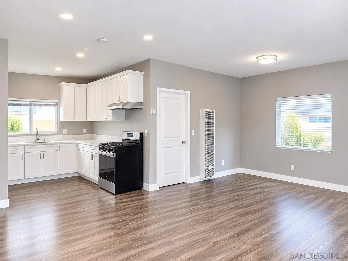 2 bed, 1.0 bath, 800 sqft, $2,195 — Photo 1