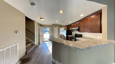 2213 Emery Lane — Photo 3