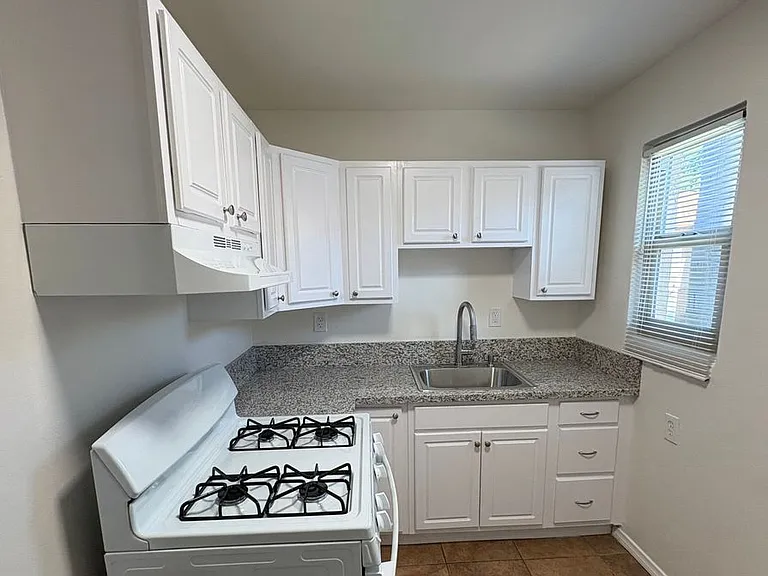 Greenranch Apartments — Photo 16