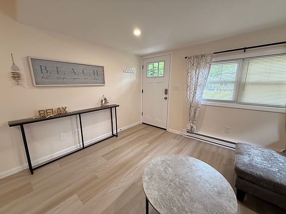 4th image of 129 Westbury Dr