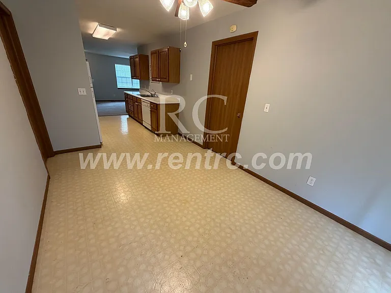 712 W Elm St #W — Photo 8