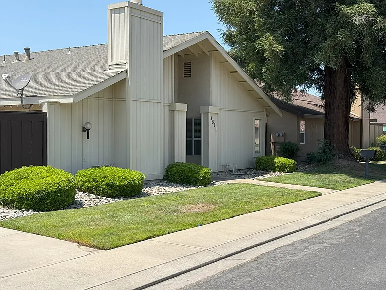 3821 Monteview Dr — Photo 2