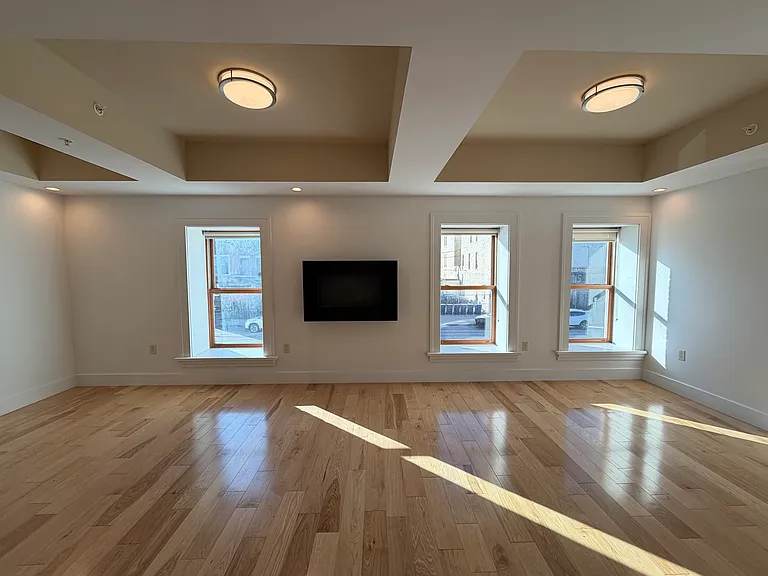 111 Genesee St #201 — Photo 14