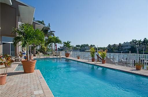 3rd image of 800 Pinellas Bayway