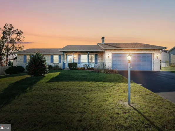 127 Cranbrook Dr, Dover, PA 17315