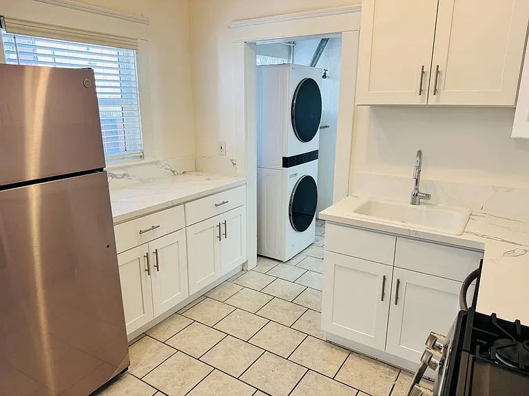 851 Pine Ave — Photo 14