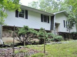 620 Mink Ct, Bushkill, PA 18324