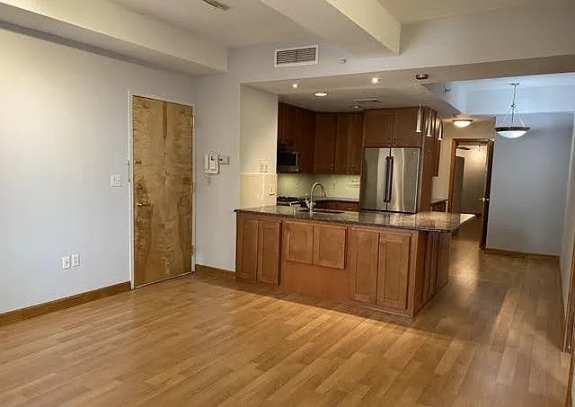 1737 Chestnut St #401 — Photo 4