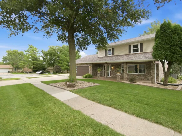 1417 Oakcrest Dr, Waterloo, IA 50701