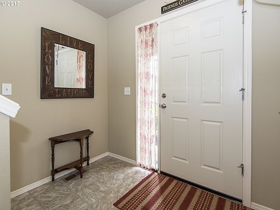 5th image of 806 NE 109th Ct