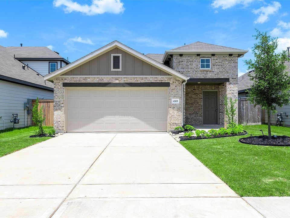 1st image of 4519 Pinehurst Trace Dr
