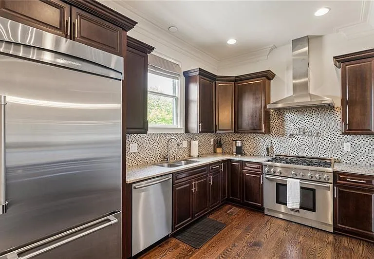 629 Boulevard NE — Photo 22