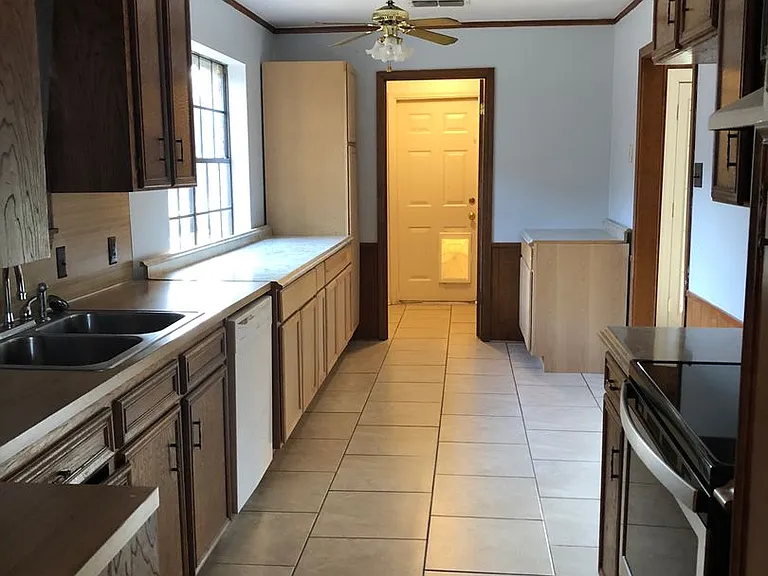 10114 Village Green Dr — Photo 5