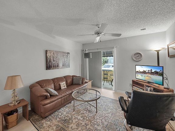 4th image of 164 Waterside Dr