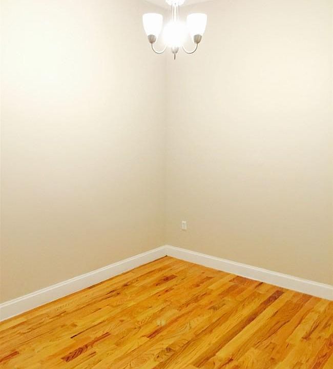1st image of 729 E 102nd St