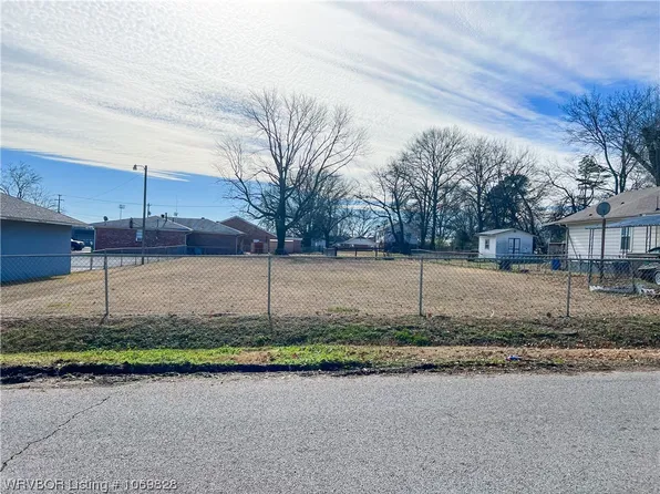 Emma St, Van Buren, AR 72956