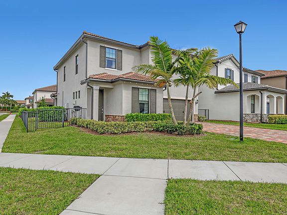 2nd image of 4740 Chantilly