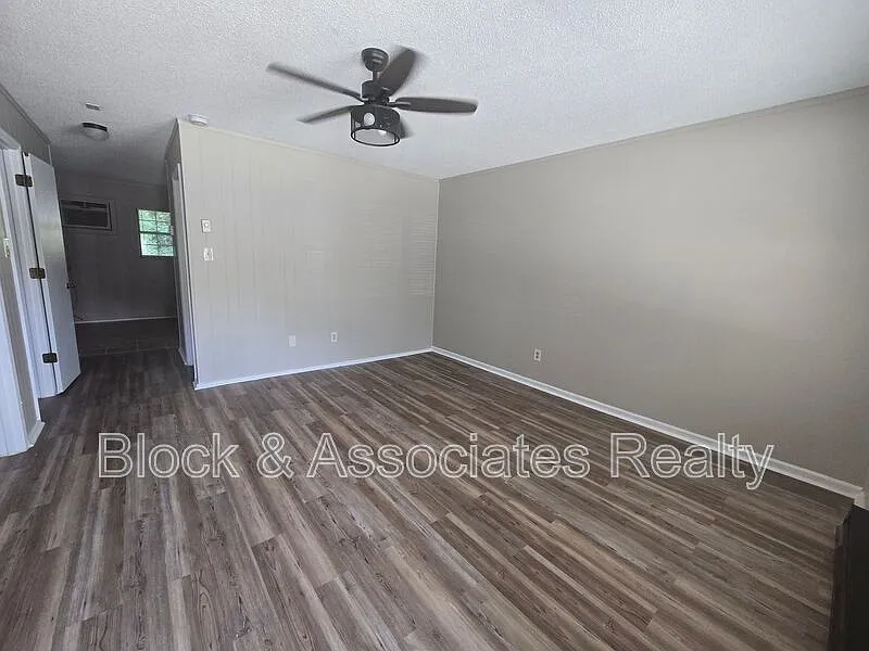2 bed, 1.0 bath, $925 — Photo 3