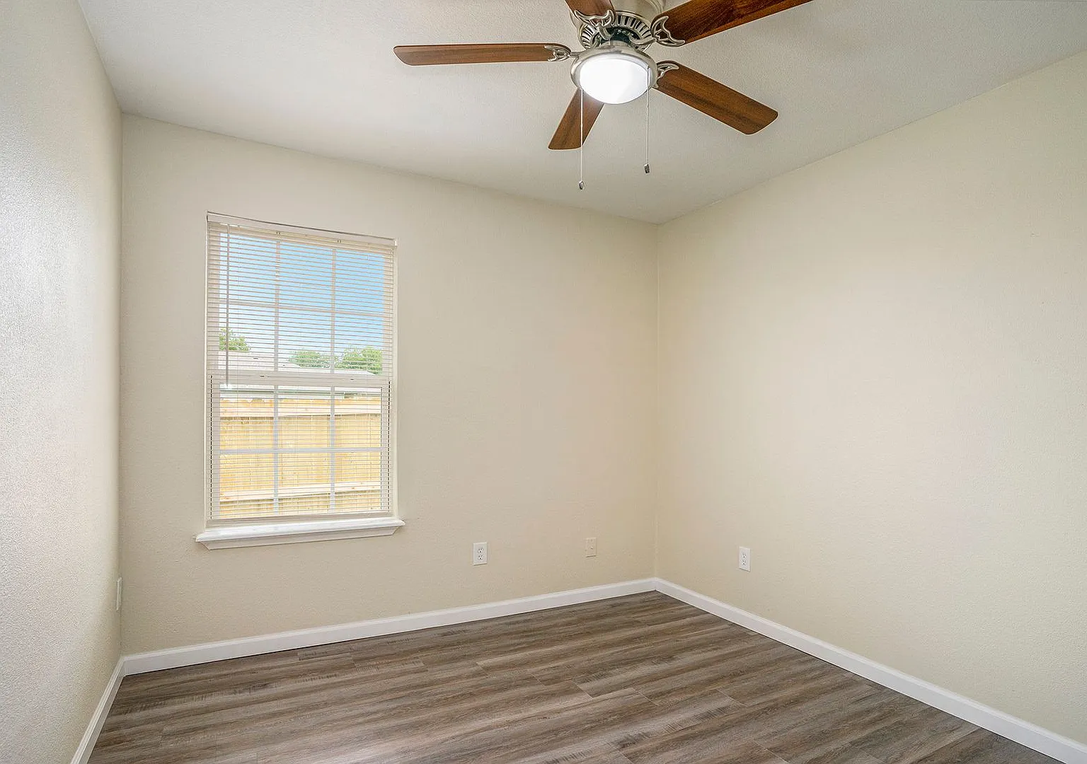 Updated 3/1 with Granite Counter Tops and Refrigerator Included! — Photo 4