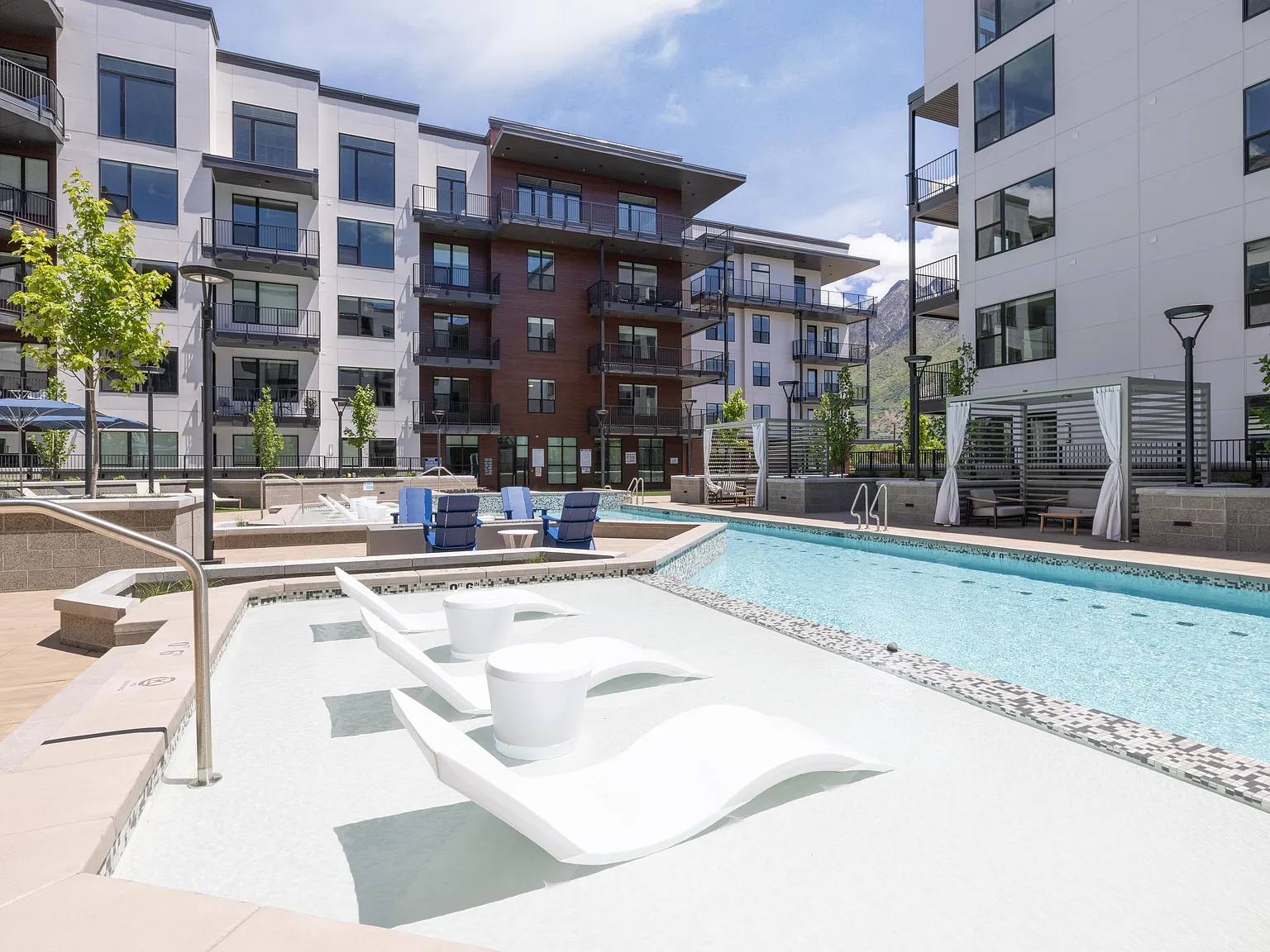 Grandeur Apartments — Photo 4