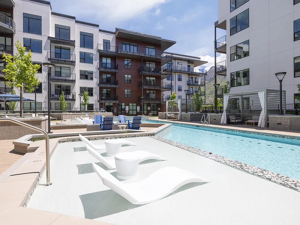 The Grandeur | Pool Terrace