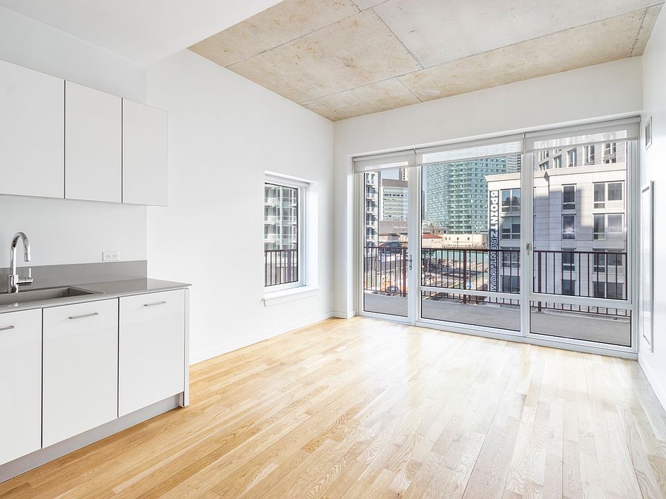 1st image of 2222 Jackson Ave #416