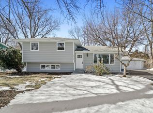 7S136 Thornapple Dr, Naperville, IL 60540